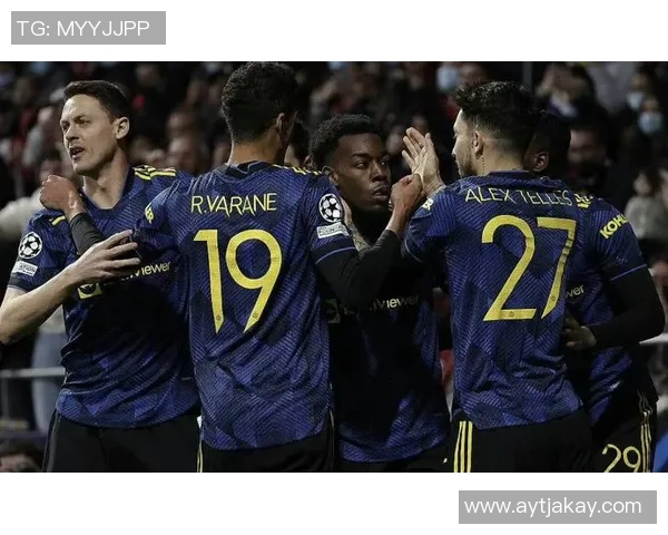 足球人墙规则解析及其在比赛中的重要性与应用技巧探讨 足球人墙规则解析及其在比赛中的重要性与应用技巧探讨