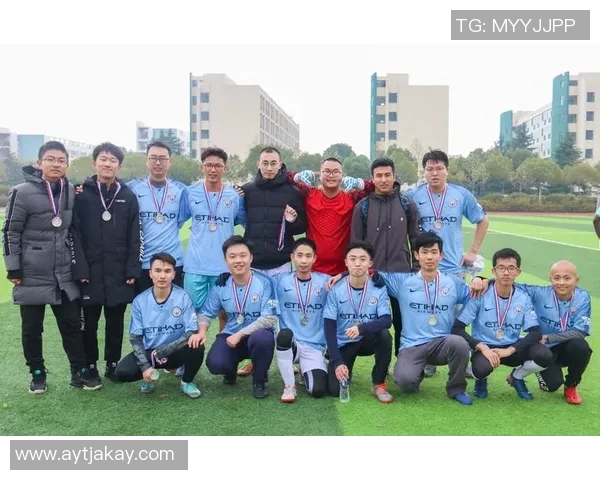 中能足球队奋勇争先努力拼搏展现青春风采与团队精神 中能足球队奋勇争先努力拼搏展现青春风采与团队精神